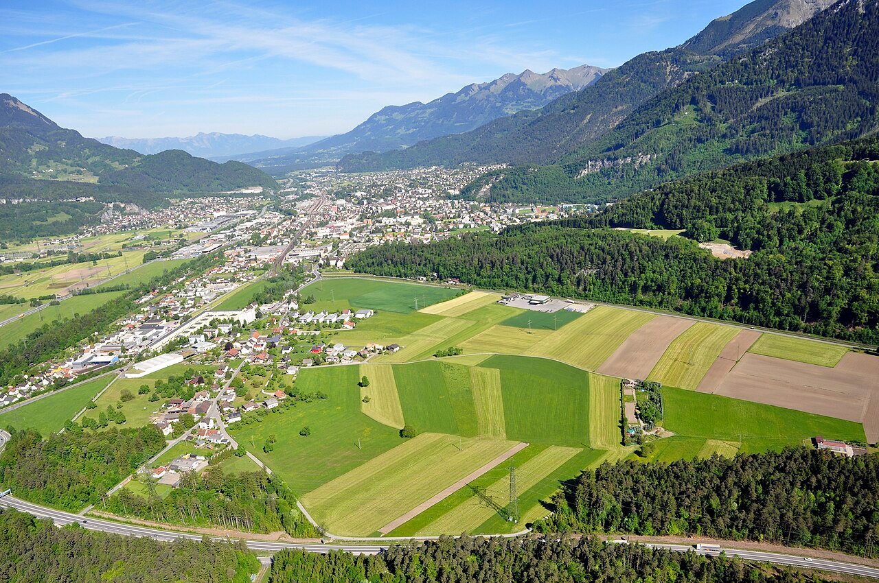 Bludenz · Schrägluftbild Bludenz 2011.jpg