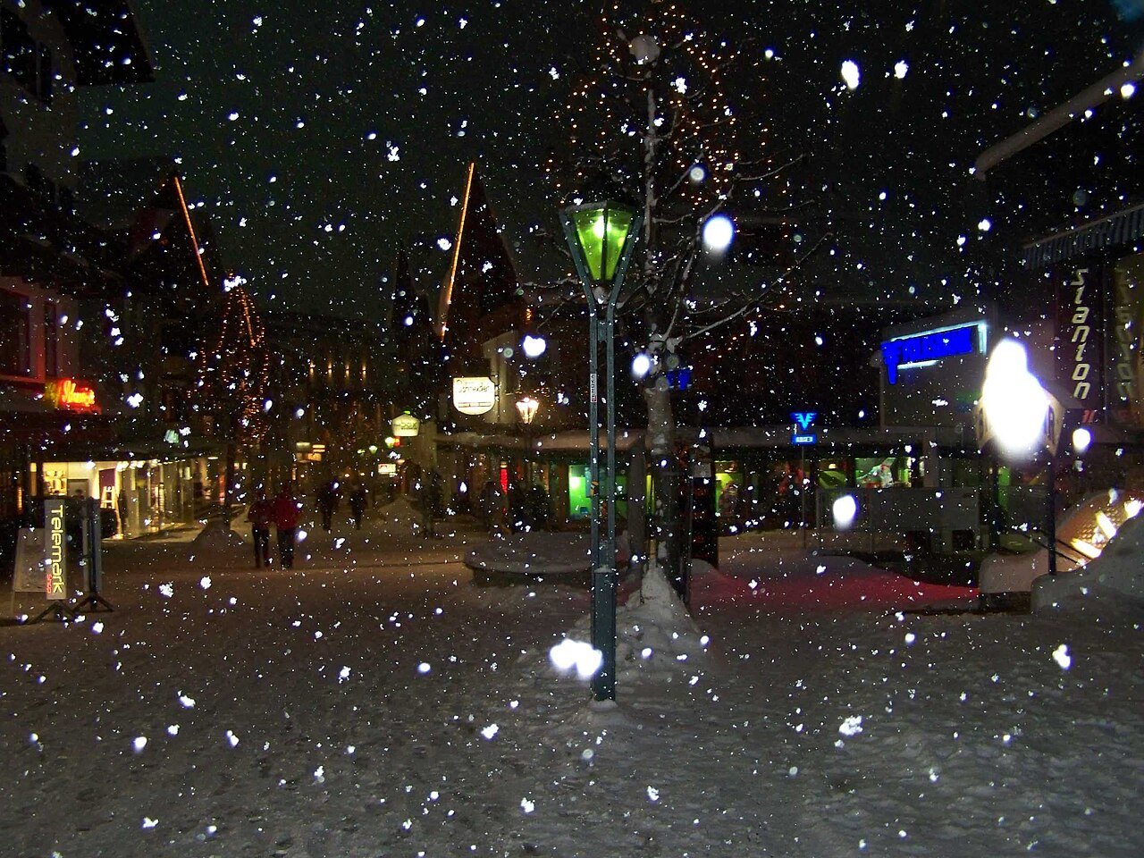 St. Anton am Arlberg · St Anton village when snowing.jpg