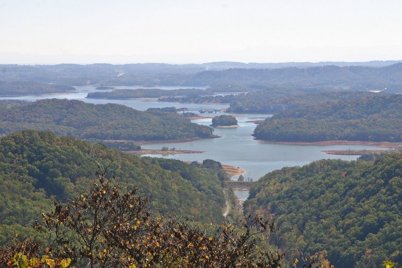 From high atop Clinch Mountain and the winding shorelines of Cherokee Lake, travelers can find a long, serene view of the broad valley with extensive lakes stretching in all directions. This was the route and landscape through which passed the East Tennessee Crossing Byway — the Warriors Path, the Wilderness Road and the Dixie Highway.